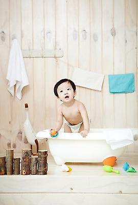 포토 JPG 스튜디오촬영 응시 남자 어린이라이프 오리 욕조 실내 한명 서기 들기 사람 동양인 앞모습 수건 위생용품 장난감 귀여움 목욕 한국인 아기 기저귀 나무울타리 남자만 남자한명만 아기만 남자아기만 남자아기한명만 국내포토 1 라이프스타일 시선 어린이 뷰포인트 생활용품 컨셉 모션 조류 인종 내부 울타리 청결 아기용품 파일형식