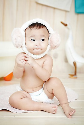 포토 JPG 스튜디오촬영 전신 응시 여자 어린이라이프 오리 욕조 실내 한명 사람 앉기 동양인 앞모습 아웃포커스 수건 위생용품 귀여움 목욕 한국인 매트 아기 귀마개 기저귀 여자만 여자한명만 아기만 여자아기만 여자아기한명만 국내포토 1 라이프스타일 시선 잡화 어린이 뷰포인트 생활용품 컨셉 모션 조류 촬영기법 인종 내부 청결 아기용품 파일형식