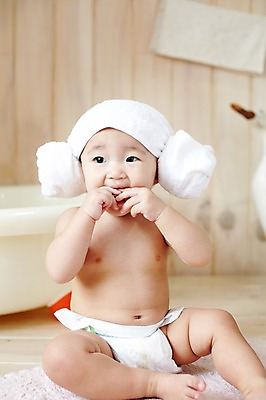 포토 JPG 스튜디오촬영 전신 응시 여자 어린이라이프 오리 욕조 실내 한명 사람 앉기 동양인 앞모습 아웃포커스 수건 위생용품 귀여움 목욕 한국인 매트 아기 기저귀 여자만 여자한명만 아기만 여자아기만 여자아기한명만 국내포토 1 라이프스타일 시선 어린이 뷰포인트 생활용품 컨셉 모션 조류 촬영기법 인종 내부 청결 아기용품 파일형식