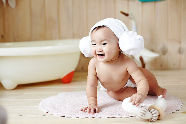 포토 JPG 스튜디오촬영 전신 응시 여자 어린이라이프 오리 욕조 실내 한명 미소 웃음 사람 앉기 동양인 수건 위생용품 장난감 귀여움 목욕 한국인 매트 아기 기저귀 여자만 여자한명만 아기만 여자아기만 여자아기한명만 국내포토 1 라이프스타일 시선 어린이 생활용품 컨셉 모션 조류 표정 인종 내부 청결 아기용품 파일형식