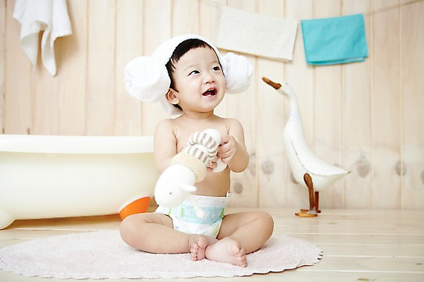 포토 JPG 스튜디오촬영 전신 응시 남자 어린이라이프 오리 욕조 실내 한명 미소 웃음 들기 사람 앉기 동양인 앞모습 수건 위생용품 장난감 귀여움 목욕 한국인 매트 아기 기저귀 남자만 남자한명만 아기만 남자아기만 남자아기한명만 국내포토 1 라이프스타일 시선 어린이 뷰포인트 생활용품 컨셉 모션 조류 표정 인종 내부 청결 아기용품 파일형식