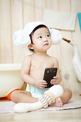 포토 JPG 스튜디오촬영 전신 응시 남자 어린이라이프 오리 욕조 실내 한명 들기 사람 앉기 동양인 앞모습 스마트폰 수건 위생용품 장난감 귀여움 목욕 한국인 매트 아기 기저귀 남자만 남자한명만 아기만 남자아기만 남자아기한명만 국내포토 1 라이프스타일 시선 어린이 뷰포인트 생활용품 컨셉 모션 조류 인종 내부 핸드폰 스마트기기 청결 아기용품 파일형식