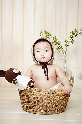 포토 JPG 스튜디오촬영 식물 모자 잡화 여자 어린이라이프 화분 인형 실내 한명 사람 앉기 동양인 앞모습 바구니 귀여움 한국인 아기 즐거움 여자만 여자한명만 아기만 여자아기만 여자아기한명만 국내포토 1 라이프스타일 감정 어린이 뷰포인트 컨셉 모션 인종 내부 파일형식