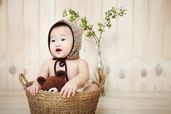 포토 JPG 스튜디오촬영 식물 모자 잡화 여자 어린이라이프 화분 인형 실내 한명 사람 앉기 동양인 앞모습 바구니 귀여움 한국인 아기 즐거움 여자만 여자한명만 아기만 여자아기만 여자아기한명만 국내포토 1 라이프스타일 감정 어린이 뷰포인트 컨셉 모션 인종 내부 파일형식