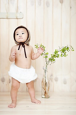 포토 JPG 스튜디오촬영 전신 식물 모자 응시 잡화 여자 어린이라이프 화분 실내 한명 서기 사람 동양인 앞모습 귀여움 한국인 아기 즐거움 기저귀 여자만 여자한명만 아기만 여자아기만 여자아기한명만 국내포토 1 라이프스타일 시선 감정 어린이 뷰포인트 컨셉 모션 인종 내부 아기용품 파일형식