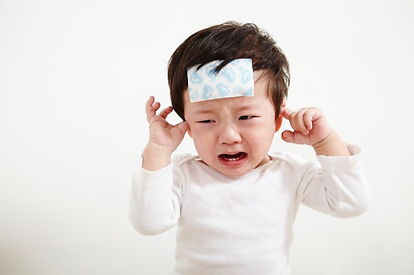 포토 JPG 스튜디오촬영 남자 어린이라이프 실내 한명 사람 동양인 상반신 앞모습 고통 한국인 아기 찡그림 질병 울음 파스 해열 해열제 남자만 남자한명만 아기만 남자아기만 남자아기한명만 국내포토 1 라이프스타일 감정 어린이 뷰포인트 의학 표정 인종 내부 치료 약 의료용품 파일형식