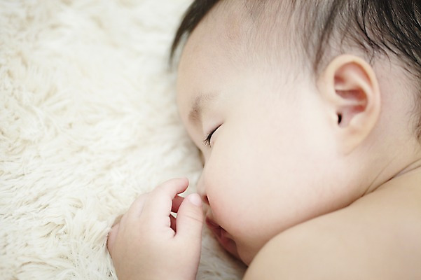 포토 JPG 스튜디오촬영 여자 어린이라이프 얼굴 엎드리기 실내 한명 사람 동양인 근접촬영 상반신 신체부위 눕기 눈감음 카펫 한국인 아기 잠 수면 낮잠 여자만 여자한명만 아기만 여자아기만 여자아기한명만 국내포토 1 라이프스타일 어린이 뷰포인트 모션 인종 내부 물 파일형식