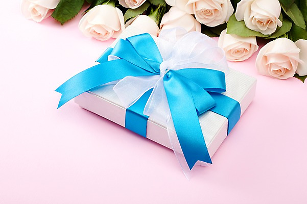 포토 JPG 스튜디오촬영 식물 기념일 꽃 리본 분홍색 여러송이 잎 포장 실내 선물포장 선물 이벤트 사람없음 장식 선물상자 상자 장미 오브젝트 국내포토 컬러 다수 내부 파일형식