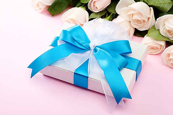 포토 JPG 스튜디오촬영 식물 기념일 꽃 리본 분홍색 여러송이 잎 포장 실내 선물포장 선물 이벤트 사람없음 장식 선물상자 상자 장미 오브젝트 국내포토 컬러 다수 내부 파일형식