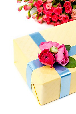 포토 JPG 스튜디오촬영 식물 기념일 꽃 여러송이 잎 포장 실내 선물포장 선물 누끼 이벤트 사람없음 아웃포커스 장식 선물상자 상자 컬러풀 오브젝트 라넌큘러스 국내포토 컬러 다수 촬영기법 내부 파일형식