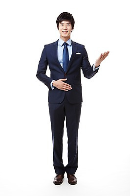 포토 JPG 스튜디오촬영 전신 직업 남자 맨라이프 포즈 비즈니스 모션 친절 안내 실내 한명 서기 미소 웃음 누끼 사람 동양인 정장 손짓 20대 성인 앞모습 한국인 직장인 비즈니스맨 남자만 남자한명만 성인남자만 청년만 청년남자만 청년남자한명만 성인한명만 성인남자한명만 성인만 국내포토 1 라이프스타일 옷 뷰포인트 표정 인종 청년 내부 파일형식