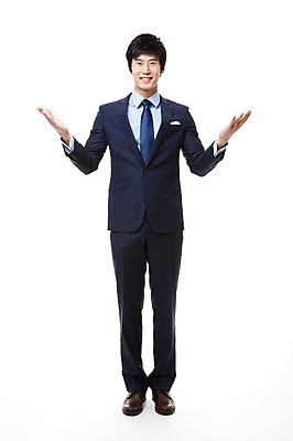 포토 JPG 스튜디오촬영 전신 직업 남자 맨라이프 포즈 비즈니스 모션 친절 안내 실내 한명 서기 미소 웃음 누끼 사람 동양인 정장 손짓 20대 성인 앞모습 한국인 직장인 비즈니스맨 남자만 남자한명만 성인남자만 청년만 청년남자만 청년남자한명만 성인한명만 성인남자한명만 성인만 국내포토 1 라이프스타일 옷 뷰포인트 표정 인종 청년 내부 파일형식