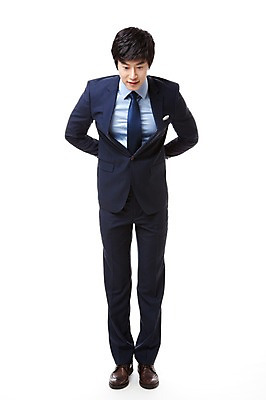 포토 JPG 스튜디오촬영 전신 직업 남자 맨라이프 포즈 비즈니스 모션 실내 숙이기 고개숙이기 한명 서기 누끼 사람 동양인 정장 20대 성인 앞모습 한국인 예절 인사 직장인 비즈니스맨 뒷짐 공손 남자만 남자한명만 성인남자만 청년만 청년남자만 청년남자한명만 성인한명만 성인남자한명만 성인만 국내포토 1 라이프스타일 옷 뷰포인트 인종 청년 내부 파일형식