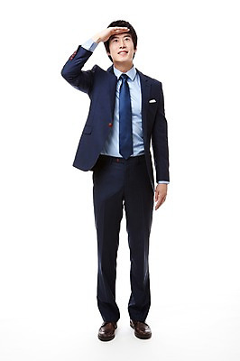 포토 JPG 스튜디오촬영 전신 직업 응시 남자 맨라이프 포즈 비즈니스 모션 실내 한명 서기 미소 웃음 누끼 사람 동양인 정장 손짓 20대 성인 앞모습 한국인 관찰 직장인 비즈니스맨 남자만 남자한명만 성인남자만 청년만 청년남자만 청년남자한명만 성인한명만 성인남자한명만 성인만 국내포토 1 라이프스타일 시선 옷 뷰포인트 표정 인종 청년 내부 파일형식