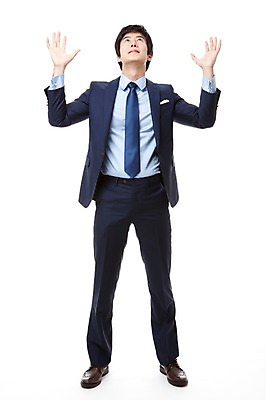 포토 JPG 스튜디오촬영 전신 직업 응시 남자 맨라이프 포즈 비즈니스 모션 실내 한명 서기 누끼 사람 동양인 정장 손짓 20대 성인 앞모습 손들기 한국인 자유 올려보기 직장인 비즈니스맨 해방감 남자만 남자한명만 성인남자만 청년만 청년남자만 청년남자한명만 성인한명만 성인남자한명만 성인만 국내포토 1 라이프스타일 시선 옷 감정 뷰포인트 컨셉 인종 청년 내부 파일형식