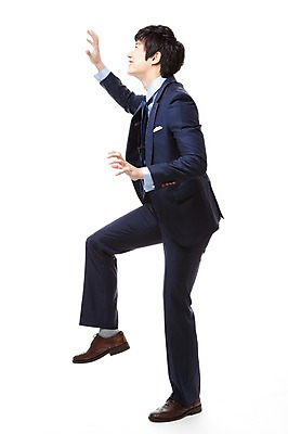 포토 JPG 스튜디오촬영 전신 직업 남자 맨라이프 포즈 비즈니스 모션 실내 한명 서기 미소 웃음 누끼 사람 동양인 정장 손짓 20대 성인 옆모습 한국인 직장인 비즈니스맨 마임 벽타기 남자만 남자한명만 성인남자만 청년만 청년남자만 청년남자한명만 성인한명만 성인남자한명만 성인만 국내포토 1 라이프스타일 옷 뷰포인트 표정 인종 청년 내부 파일형식