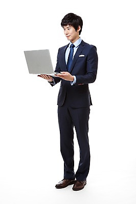 포토 JPG 스튜디오촬영 전신 직업 응시 남자 맨라이프 인터넷 비즈니스 실내 한명 서기 들기 누끼 사람 동양인 정장 20대 성인 옆모습 노트북 컴퓨터 한국인 정보 웹서핑 업무 직장인 비즈니스맨 작업실 검색 남자만 남자한명만 성인남자만 청년만 청년남자만 청년남자한명만 성인한명만 성인남자한명만 성인만 국내포토 1 라이프스타일 시선 옷 뷰포인트 모션 인종 청년 내부 전자제품 작업 파일형식