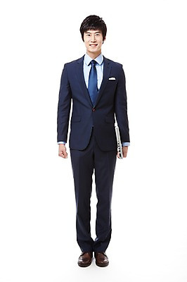 포토 JPG 스튜디오촬영 전신 직업 남자 맨라이프 비즈니스 실내 한명 서기 미소 웃음 들기 누끼 사람 동양인 정장 20대 성인 앞모습 노트북 컴퓨터 한국인 업무 직장인 비즈니스맨 작업실 남자만 남자한명만 성인남자만 청년만 청년남자만 청년남자한명만 성인한명만 성인남자한명만 성인만 국내포토 1 라이프스타일 옷 뷰포인트 모션 표정 인종 청년 내부 전자제품 작업 파일형식