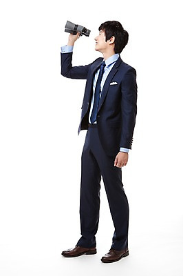 포토 JPG 스튜디오촬영 전신 직업 응시 남자 맨라이프 비즈니스 실내 한명 서기 미소 웃음 들기 누끼 사람 동양인 정장 20대 성인 옆모습 쌍안경 망원경 한국인 관찰 직장인 비즈니스맨 남자만 남자한명만 성인남자만 청년만 청년남자만 청년남자한명만 성인한명만 성인남자한명만 성인만 국내포토 1 라이프스타일 시선 옷 뷰포인트 모션 표정 인종 청년 내부 파일형식