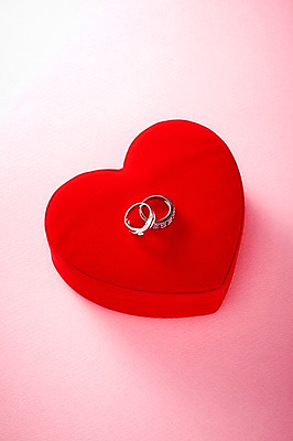 포토 JPG 스튜디오촬영 프로포즈 장신구 실내 선물 사랑 사람없음 상자 하트 반지 보석 예물 결혼반지 반지케이스 하트상자 국내포토 모양 감정 결혼 내부 광석 보관함 파일형식