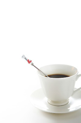 포토 JPG 스튜디오촬영 커피 음료 잔 한잔 수저 실내 사랑 사람없음 컵 숟가락 하트 차 커피잔 찻잔 티스푼 컵받침 받침대 아메리카노 국내포토 모양 1 식기 감정 내부 파일형식