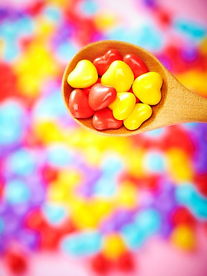 포토 JPG 스튜디오촬영 음식 백그라운드 디저트 실내 사탕 사랑 사람없음 목재 아웃포커스 숟가락 여러개 하트 군것질 국내포토 모양 나무 감정 다수 재료 촬영기법 수저 내부 파일형식