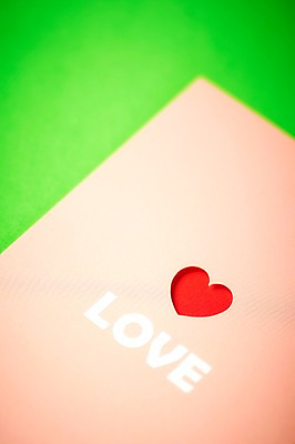 포토 JPG 스튜디오촬영 백그라운드 봉투 편지봉투 실내 사랑 근접촬영 사람없음 하트 러브레터 편지 우편물 레터 국내포토 카드프레임 모양 감정 뷰포인트 프레임 내부 파일형식