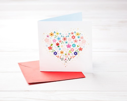 포토 JPG 스튜디오촬영 꽃 꽃무늬 봉투 편지봉투 실내 사랑 사람없음 하트 러브레터 편지 우편물 레터 국내포토 카드프레임 모양 식물 감정 무늬 프레임 내부 파일형식