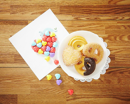 포토 JPG 스튜디오촬영 그릇 접시 커피 음식 디저트 실내 사탕 사랑 사람없음 하이앵글 쿠키 제과 과자 하트 믹싱볼 국내포토 모양 식기 감정 음료 뷰포인트 내부 제과제빵 파일형식