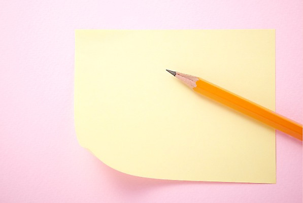 포토 JPG 스튜디오촬영 종이 컬러 문구용품 학용품 실내 사람없음 필기구 연필 노란색 사무용품 기록 메모지 오브젝트 포스트잇 한장 말린_둥글게 국내포토 1 컨셉 내부 파일형식