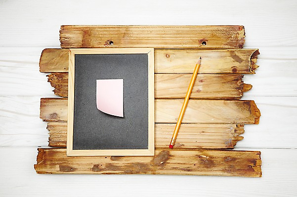 포토 JPG 스튜디오촬영 종이 백그라운드 문구용품 학용품 실내 사람없음 목재 필기구 연필 사무용품 기록 메모지 오브젝트 포스트잇 나무벽 한장 말린_둥글게 나무배경 국내포토 나무 1 벽 컨셉 재료 내부 파일형식