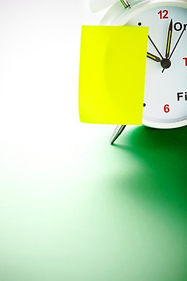 포토 JPG 스튜디오촬영 종이 시계 문구용품 학용품 실내 사람없음 사무용품 자명종 기록 메모지 오브젝트 포스트잇 한장 국내포토 1 내부 알람 파일형식