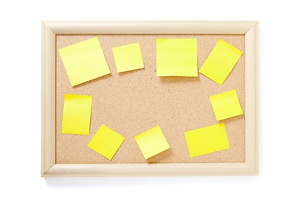 포토 JPG 스튜디오촬영 종이 컬러 문구용품 학용품 실내 누끼 사람없음 노란색 사무용품 쪽지 기록 메모지 오브젝트 포스트잇 메모판 여러장 코르크보드 국내포토 다수 알림판 내부 파일형식