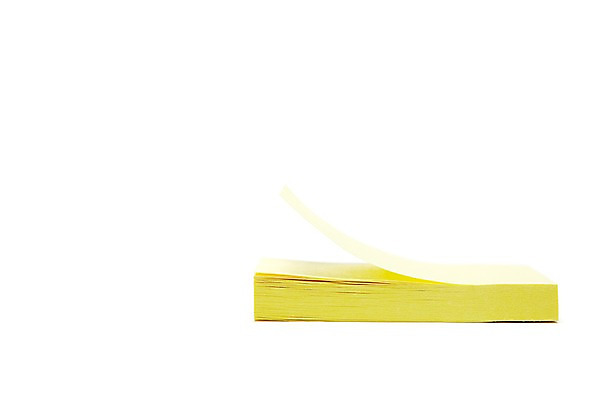 포토 JPG 스튜디오촬영 종이 컬러 문구용품 학용품 실내 누끼 사람없음 노란색 사무용품 기록 메모지 오브젝트 포스트잇 말린_둥글게 국내포토 컨셉 내부 파일형식