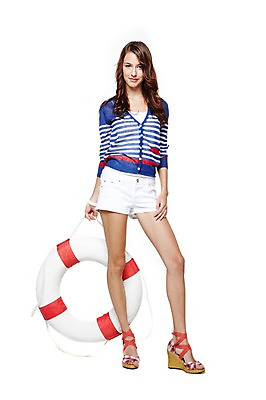 포토 JPG 스튜디오촬영 전신 서양인 외국인 백인 해외기획촬영 우먼라이프 라이프스타일 긴머리 여자 2011년태국 여행 포즈 반바지 물놀이 휴가 실내 한명 서기 미소 웃음 들기 누끼 사람 앞모습 캐주얼 여름 여름휴가 바캉스 놀이용품 샌들 카디건 튜브 웨지힐 여자만 여자한명만 구명부환 국내포토 1 헤어스타일 옷 계절 구두 뷰포인트 신발 바지 모션 놀이 표정 인종 내부 생활 외투 안전장비 오브젝트 파일형식 여름_계절