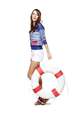 포토 JPG 스튜디오촬영 전신 서양인 외국인 백인 해외기획촬영 우먼라이프 라이프스타일 긴머리 여자 2011년태국 여행 포즈 반바지 물놀이 휴가 실내 한명 서기 들기 누끼 사람 옆모습 캐주얼 여름 여름휴가 바캉스 놀이용품 샌들 카디건 튜브 웨지힐 여자만 여자한명만 구명부환 국내포토 1 헤어스타일 옷 계절 구두 뷰포인트 신발 바지 모션 놀이 인종 내부 생활 외투 안전장비 오브젝트 파일형식 여름_계절