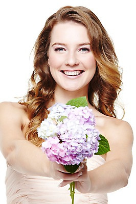 포토 JPG 스튜디오촬영 서양인 외국인 식물 백인 해외기획촬영 우먼라이프 라이프스타일 긴머리 원피스 여자 2011년태국 패션 꽃 꽃다발 포즈 실내 한명 서기 미소 웃음 들기 누끼 사람 상반신 20대 성인 앞모습 여름 튜브탑 튜브탑원피스 수국 의료성형뷰티 여자만 여자한명만 성인여자만 청년만 청년여자만 성인한명만 청년여자한명만 성인여자한명만 성인만 국내포토 1 헤어스타일 옷 계절 뷰포인트 상의 모션 표정 인종 청년 내부 생활 파일형식