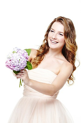 포토 JPG 스튜디오촬영 서양인 외국인 식물 백인 해외기획촬영 우먼라이프 라이프스타일 긴머리 응시 원피스 여자 2011년태국 패션 꽃 꽃다발 포즈 실내 한명 서기 미소 웃음 들기 누끼 사람 상반신 20대 성인 앞모습 여름 튜브탑 튜브탑원피스 수국 의료성형뷰티 여자만 여자한명만 성인여자만 청년만 청년여자만 성인한명만 청년여자한명만 성인여자한명만 성인만 국내포토 1 헤어스타일 시선 옷 계절 뷰포인트 상의 모션 표정 인종 청년 내부 생활 파일형식