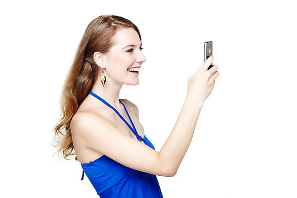 포토 JPG 스튜디오촬영 서양인 외국인 백인 해외기획촬영 우먼라이프 라이프스타일 긴머리 응시 원피스 여자 2011년태국 패션 포즈 실내 한명 미소 웃음 들기 누끼 사람 상반신 20대 성인 옆모습 여름 스마트폰 핸드폰 귀걸이 사진촬영 촬영 탑원피스 찍기 의료성형뷰티 여자만 여자한명만 성인여자만 청년만 청년여자만 성인한명만 청년여자한명만 성인여자한명만 성인만 국내포토 1 헤어스타일 시선 옷 계절 뷰포인트 장신구 모션 표정 인종 청년 내부 생활 전자제품 스마트기기 파일형식