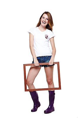 포토 JPG 스튜디오촬영 전신 서양인 외국인 백인 해외기획촬영 우먼라이프 라이프스타일 긴머리 잡화 여자 2011년태국 패션 포즈 액자 반바지 모션 프레임 실내 액자틀 사각틀 장화 한명 서기 미소 웃음 들기 누끼 사람 20대 성인 앞모습 캐주얼 여름 반팔티셔츠 사진틀 여자만 여자한명만 성인여자만 청년만 청년여자만 성인한명만 청년여자한명만 성인여자한명만 성인만 국내포토 1 헤어스타일 옷 계절 뷰포인트 신발 티셔츠 바지 표정 틀 인종 청년 내부 생활 사각형 파일형식