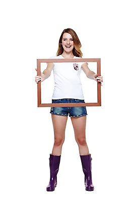 포토 JPG 스튜디오촬영 전신 서양인 외국인 백인 해외기획촬영 우먼라이프 라이프스타일 긴머리 잡화 여자 2011년태국 패션 포즈 액자 반바지 모션 프레임 실내 액자틀 사각틀 장화 한명 서기 미소 웃음 들기 누끼 사람 20대 성인 앞모습 캐주얼 여름 반팔티셔츠 사진틀 여자만 여자한명만 성인여자만 청년만 청년여자만 성인한명만 청년여자한명만 성인여자한명만 성인만 국내포토 1 헤어스타일 옷 계절 뷰포인트 신발 티셔츠 바지 표정 틀 인종 청년 내부 생활 사각형 파일형식