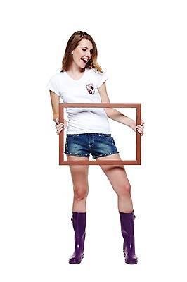 포토 JPG 스튜디오촬영 전신 서양인 외국인 백인 해외기획촬영 우먼라이프 라이프스타일 긴머리 잡화 여자 2011년태국 패션 포즈 액자 반바지 모션 프레임 실내 액자틀 사각틀 장화 한명 서기 미소 웃음 들기 누끼 사람 20대 성인 앞모습 캐주얼 여름 반팔티셔츠 사진틀 여자만 여자한명만 성인여자만 청년만 청년여자만 성인한명만 청년여자한명만 성인여자한명만 성인만 국내포토 1 헤어스타일 옷 계절 뷰포인트 신발 티셔츠 바지 표정 틀 인종 청년 내부 생활 사각형 파일형식