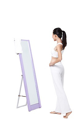 포토 JPG 스튜디오촬영 전신 외국인 해외기획촬영 우먼라이프 라이프스타일 응시 여자 포즈 몸매관리 다이어트 2011년중국 맨발 실내 건강 한명 서기 누끼 사람 동양인 20대 성인 옆모습 운동복 수건 민소매 운동 중국인 건강관리 헬스 거울 목표 탱크톱 열정 전신거울 포니테일 묶은머리 의료성형뷰티 여자만 여자한명만 성인여자만 청년만 청년여자만 성인한명만 청년여자한명만 성인여자한명만 성인만 국내포토 1 헤어스타일 시선 옷 감정 뷰포인트 컨셉 상의 모션 발 관리 인종 청년 내부 생활 위생용품 파일형식