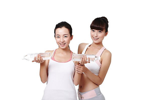 포토 JPG 스튜디오촬영 외국인 해외기획촬영 우먼라이프 라이프스타일 여자 포즈 몸매관리 다이어트 2011년중국 실내 건강 미소 웃음 들기 누끼 사람 동양인 상반신 20대 성인 두명 앞모습 운동복 민소매 운동 중국인 건강관리 헬스 아령 도움 목표 탱크톱 물병 연습 트레이너 팔운동 올림머리 열정 포니테일 묶은머리 의료성형뷰티 여자만 성인여자만 청년만 청년여자만 성인만 국내포토 헤어스타일 옷 감정 뷰포인트 컨셉 상의 모션 표정 관리 인종 청년 내부 생활 물통 파일형식