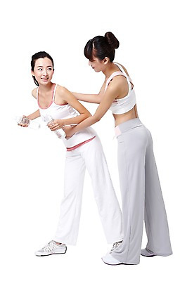 포토 JPG 스튜디오촬영 전신 외국인 해외기획촬영 우먼라이프 라이프스타일 여자 포즈 운동화 몸매관리 다이어트 2011년중국 실내 건강 서기 미소 웃음 들기 누끼 사람 동양인 20대 성인 두명 옆모습 운동복 민소매 운동 중국인 건강관리 헬스 아령 도움 목표 탱크톱 물병 연습 트레이너 팔운동 올림머리 열정 자세교정 포니테일 묶은머리 의료성형뷰티 여자만 성인여자만 청년만 청년여자만 성인만 국내포토 헤어스타일 옷 감정 뷰포인트 신발 컨셉 상의 모션 표정 관리 인종 청년 내부 생활 물통 파일형식