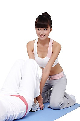 포토 JPG 스튜디오촬영 전신 외국인 해외기획촬영 우먼라이프 라이프스타일 여자 포즈 몸매관리 다이어트 2011년중국 실내 건강 미소 웃음 누끼 사람 앉기 동양인 20대 성인 두명 운동복 민소매 눕기 운동 중국인 건강관리 헬스 매트 도움 목표 탱크톱 연습 트레이너 올림머리 열정 윗몸일으키기 묶은머리 의료성형뷰티 여자만 성인여자만 청년만 청년여자만 성인만 국내포토 헤어스타일 옷 감정 컨셉 상의 모션 표정 관리 인종 청년 내부 생활 파일형식