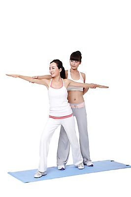 포토 JPG 스튜디오촬영 전신 외국인 해외기획촬영 우먼라이프 라이프스타일 여자 포즈 운동화 몸매관리 다이어트 2011년중국 팔벌리기 실내 건강 서기 미소 웃음 누끼 사람 동양인 20대 성인 두명 앞모습 운동복 민소매 운동 중국인 건강관리 헬스 스트레칭 매트 도움 목표 탱크톱 다리벌리기 연습 트레이너 올림머리 열정 체조 자세교정 포니테일 묶은머리 의료성형뷰티 여자만 성인여자만 청년만 청년여자만 성인만 국내포토 헤어스타일 옷 감정 뷰포인트 신발 컨셉 상의 모션 표정 관리 인종 청년 내부 생활 파일형식