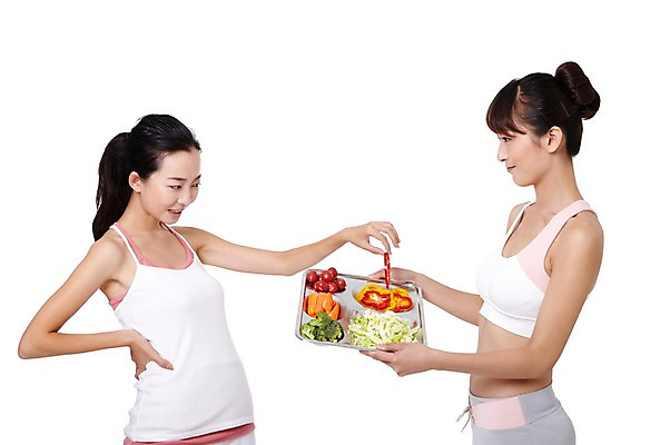 포토 JPG 스튜디오촬영 외국인 해외기획촬영 우먼라이프 라이프스타일 여자 음식 몸매관리 다이어트 채소 2011년중국 방울토마토 피망 실내 건강 식이요법 들기 누끼 사람 동양인 상반신 20대 성인 두명 옆모습 운동복 민소매 중국인 건강관리 당근 도움 목표 탱크톱 브로콜리 연습 트레이너 양배추 채식 올림머리 열정 식단 포니테일 식판 묶은머리 의료성형뷰티 여자만 성인여자만 청년만 청년여자만 성인만 국내포토 헤어스타일 옷 감정 뷰포인트 컨셉 상의 토마토 모션 뿌리채소 관리 인종 청년 내부 생활 헬스 파일형식