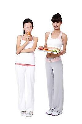 포토 JPG 스튜디오촬영 전신 외국인 해외기획촬영 우먼라이프 라이프스타일 여자 음식 운동화 몸매관리 다이어트 채소 2011년중국 방울토마토 피망 실내 건강 식이요법 서기 들기 누끼 사람 동양인 20대 성인 두명 앞모습 운동복 민소매 중국인 건강관리 당근 도움 목표 탱크톱 브로콜리 연습 트레이너 양배추 채식 올림머리 열정 식단 포니테일 식판 묶은머리 의료성형뷰티 여자만 성인여자만 청년만 청년여자만 성인만 국내포토 헤어스타일 옷 감정 뷰포인트 신발 컨셉 상의 토마토 모션 뿌리채소 관리 인종 청년 내부 생활 헬스 파일형식