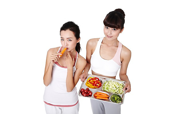 포토 JPG 스튜디오촬영 외국인 해외기획촬영 우먼라이프 라이프스타일 여자 음식 몸매관리 다이어트 채소 2011년중국 방울토마토 피망 실내 건강 식이요법 서기 들기 누끼 사람 동양인 20대 성인 두명 앞모습 운동복 하이앵글 민소매 중국인 건강관리 당근 올려보기 도움 목표 탱크톱 브로콜리 연습 트레이너 양배추 채식 올림머리 열정 식단 포니테일 식판 묶은머리 의료성형뷰티 여자만 성인여자만 청년만 청년여자만 성인만 국내포토 헤어스타일 옷 감정 뷰포인트 컨셉 상의 토마토 모션 뿌리채소 관리 인종 청년 내부 생활 헬스 파일형식